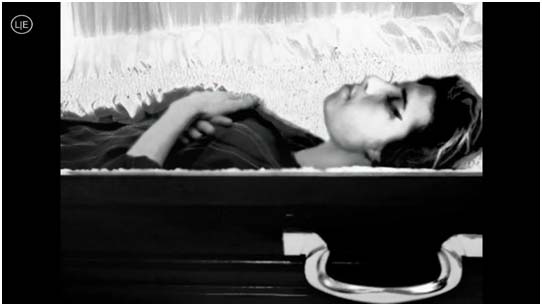 Amy Winehouse dead in casket