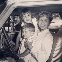 Carrie Fisher with her mom and brother