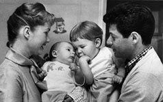 Debbie Reynolds with Eddie Fisher and their 2 children