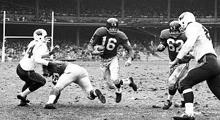 Frank Gifford playing for the Giants