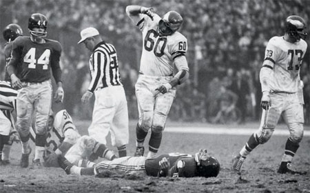 Frank Gifford hurt on the field