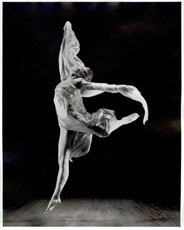 Isadora Duncan dancing