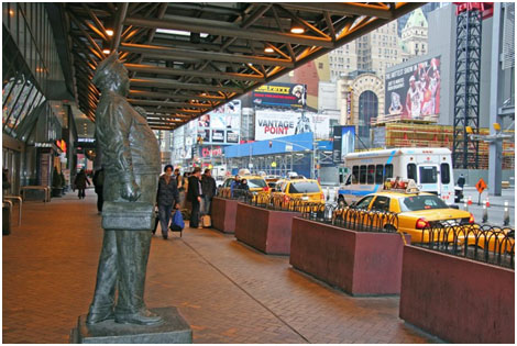Ralph Kramden statue, NYC Port Authority