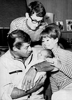 Jerry Lewis with his wife, son and grand child