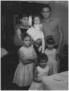 Johnny Cash with wife and their 4 daughters