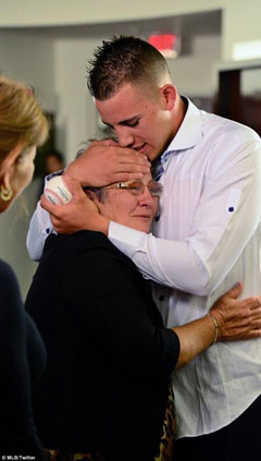 Jose Fernandez reuniting with his grandmother