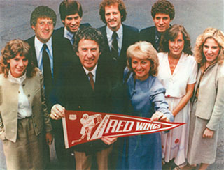 Mike Ilitch and wife with their 7 children