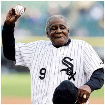 Minnie Minoso throwing out the first pitch at a whitesox game