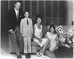 Nancy Reagan with Ronald and their kids