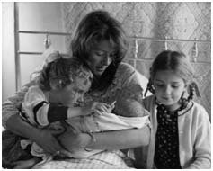 Natasha Richardson with her mother, sister Joely Kim and brother, Carlo Gabriel