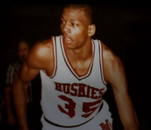 Reggie Lewis playing college basketball