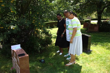 Reggie Lewis grave