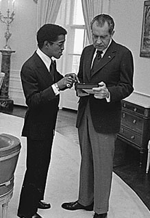 Sammy Davis Jr. with Richard Nixon