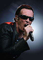 Scott Weiland performing